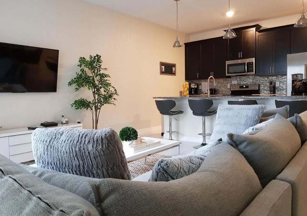 1556 Pd - Poolside Bliss: Enchanted 4Br Townhome Davenport 0*,  United States