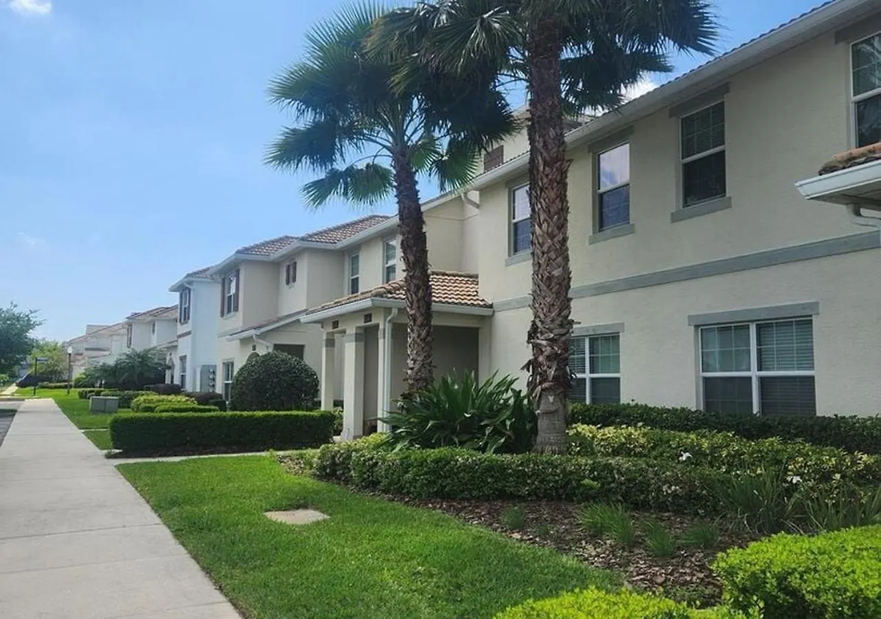 1556 Pd - Poolside Bliss: Enchanted 4Br Townhome Davenport 0*,