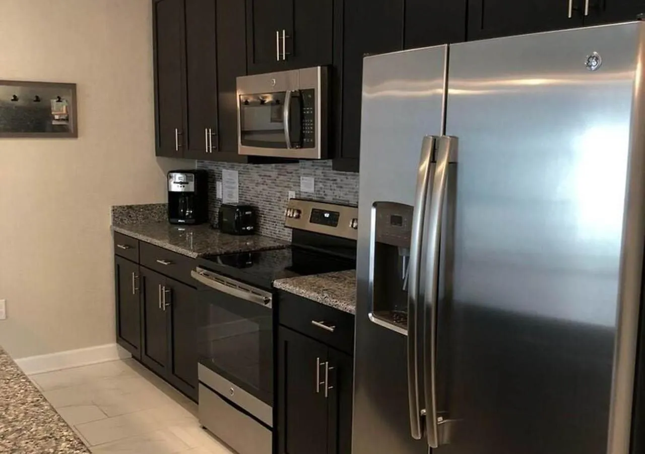 1556 Pd - Poolside Bliss: Enchanted 4Br Townhome Davenport United States