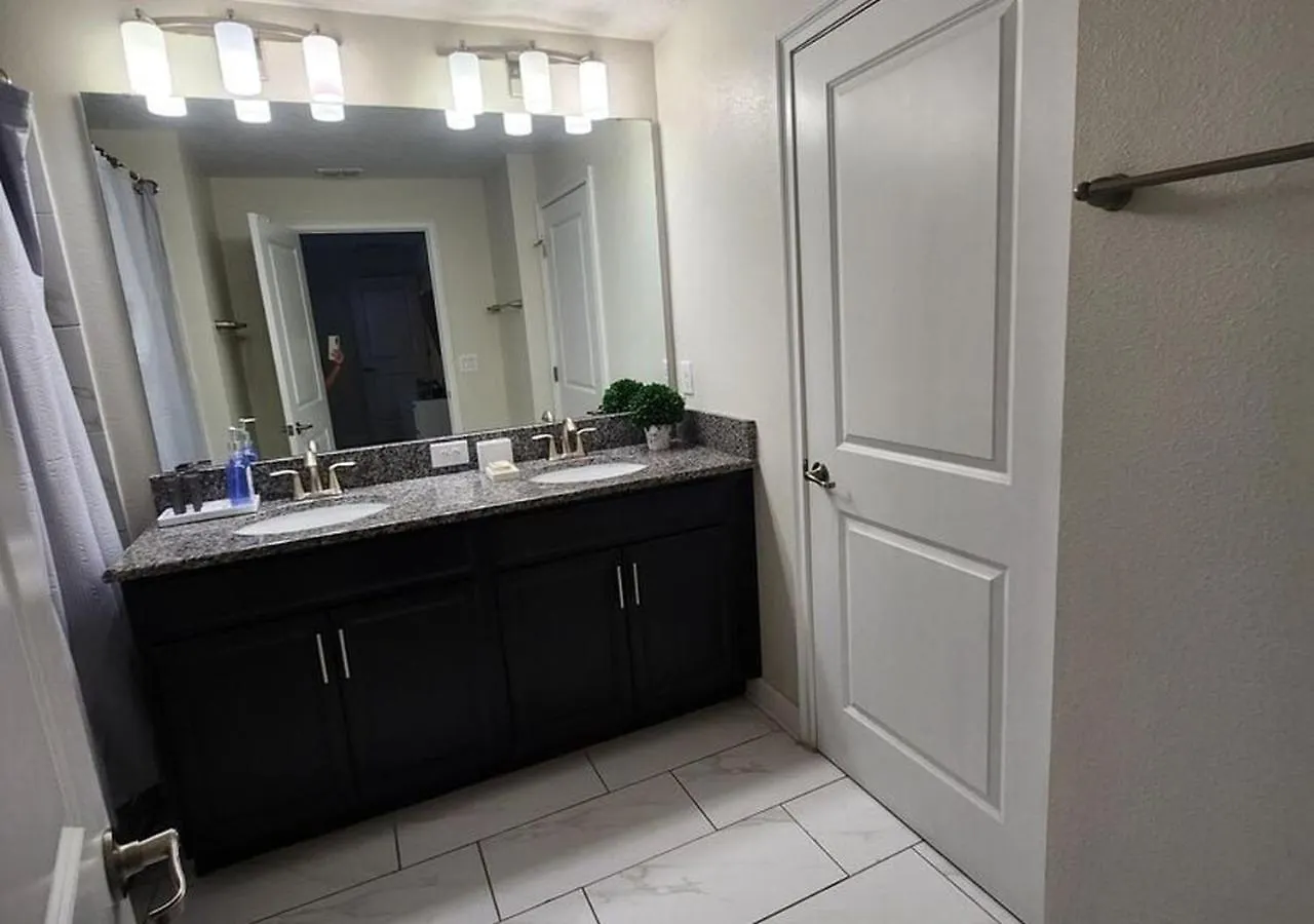 1556 Pd - Poolside Bliss: Enchanted 4Br Townhome Davenport