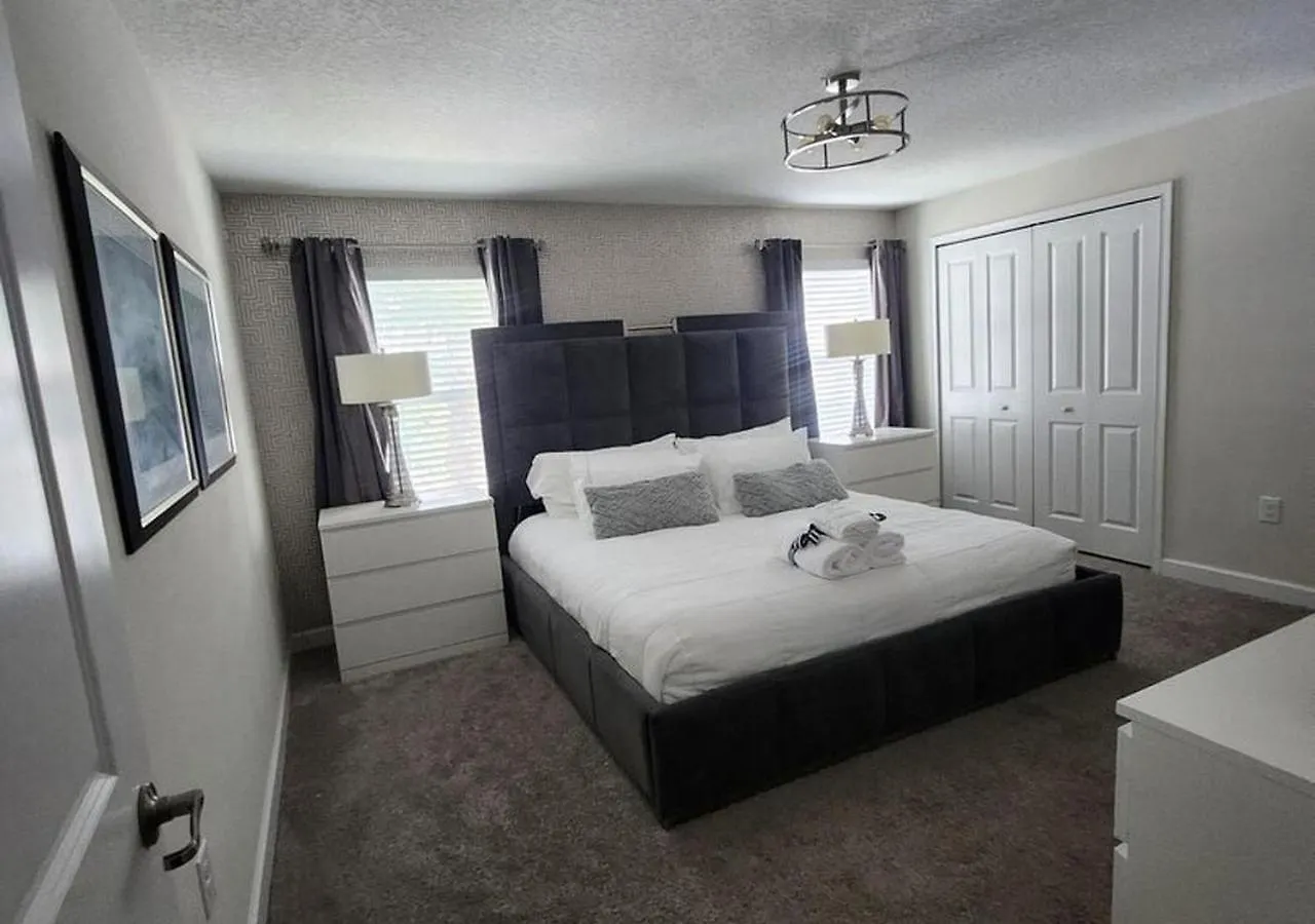 1556 Pd - Poolside Bliss: Enchanted 4Br Townhome Davenport 0*,  United States